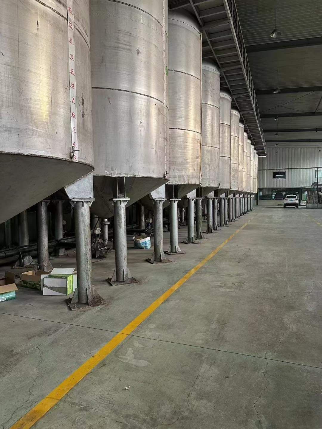 轉(zhuǎn)讓二手不銹鋼攪拌罐 30臺35立方厚度5mm立式攪拌罐