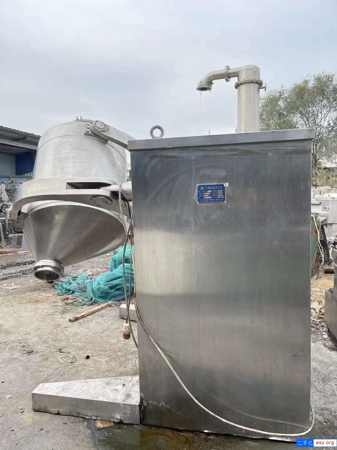 轉(zhuǎn)讓二手三維混合機(jī) 一臺1000L三維運(yùn)動混合機(jī)