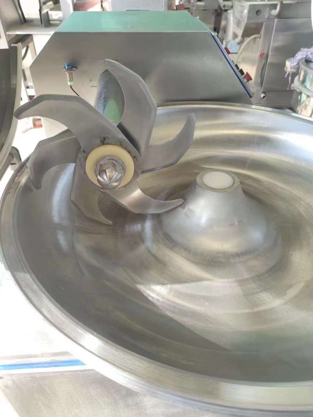 轉讓二手變頻斬拌機 一臺80型高速變頻蔬菜斬拌機