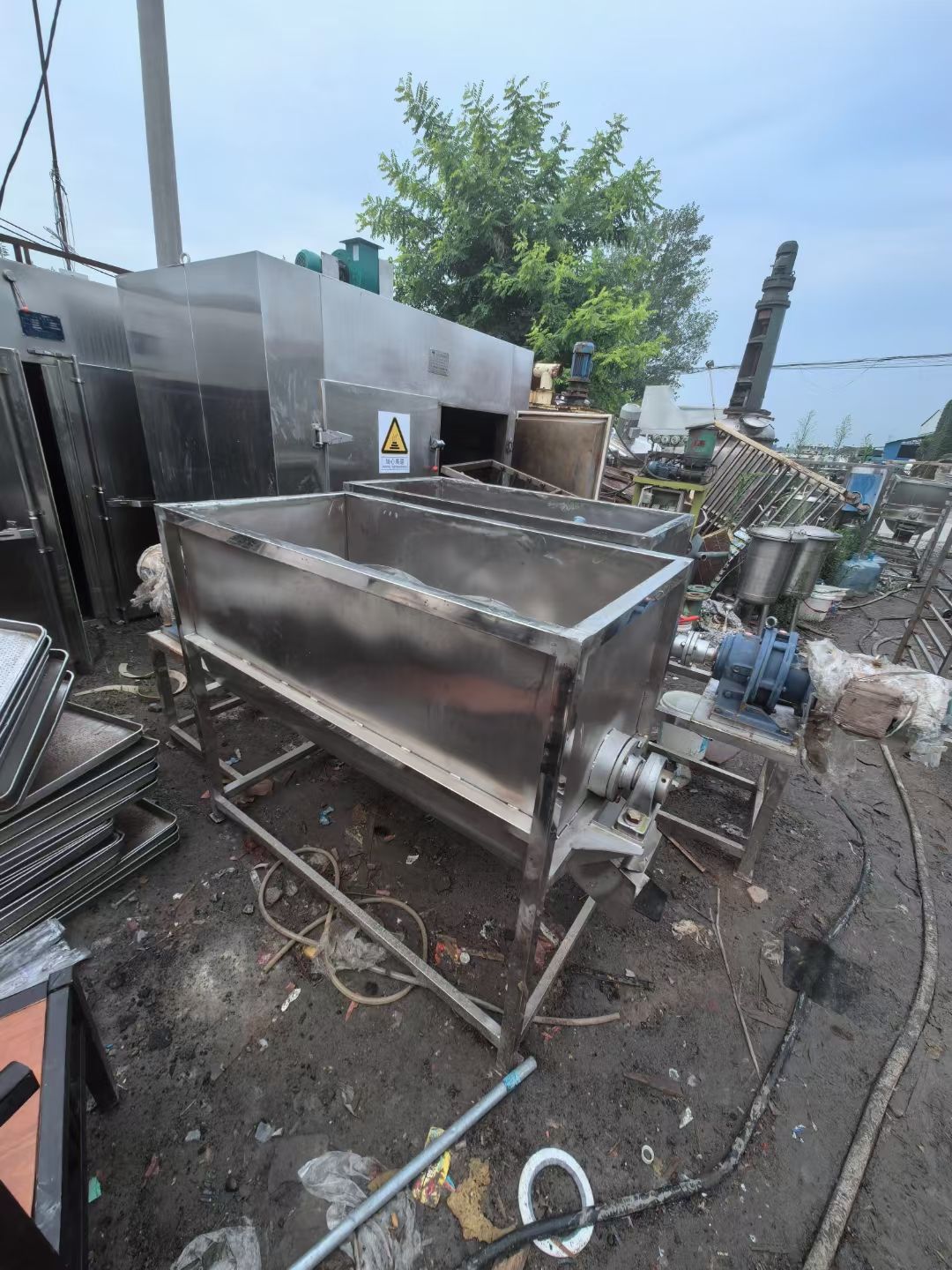 轉(zhuǎn)讓二手螺帶混合機 四臺容積500L拋光臥式螺帶混合機