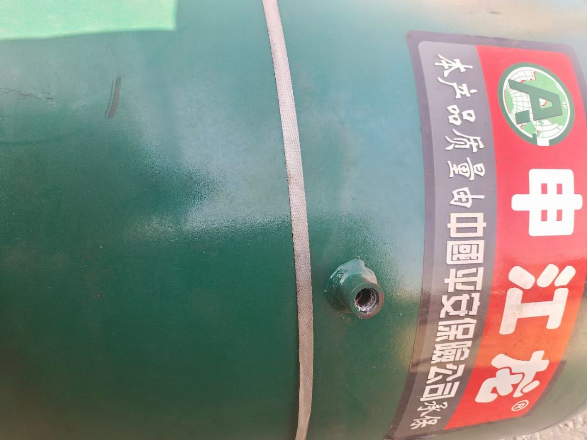 轉(zhuǎn)讓二手螺桿空壓機 一臺功率15千瓦捷豹產(chǎn)永磁變頻空壓機