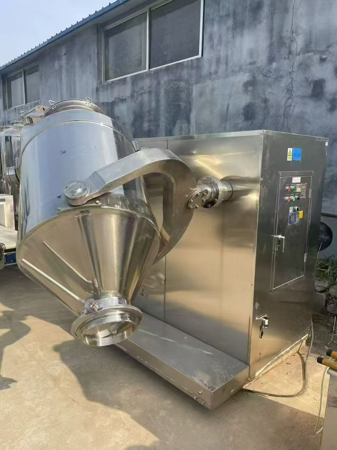 轉(zhuǎn)讓二手三維混合機(jī) 一臺(tái)容積600升江蘇瑰寶產(chǎn)高效三維運(yùn)動(dòng)混合機(jī)