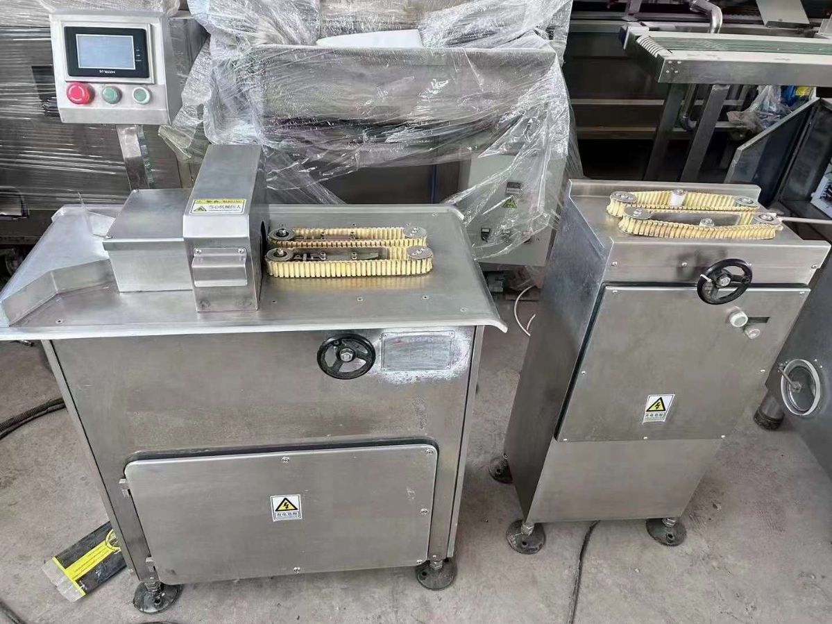 轉(zhuǎn)讓二手灌腸機(jī) 一套2500型液壓灌腸機(jī)帶香腸扎線機(jī)