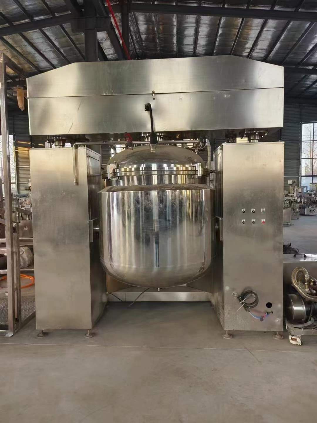 轉(zhuǎn)讓二手真空乳化機(jī) 一套容積1000L含平臺含水鍋油鍋均質(zhì)乳化機(jī)