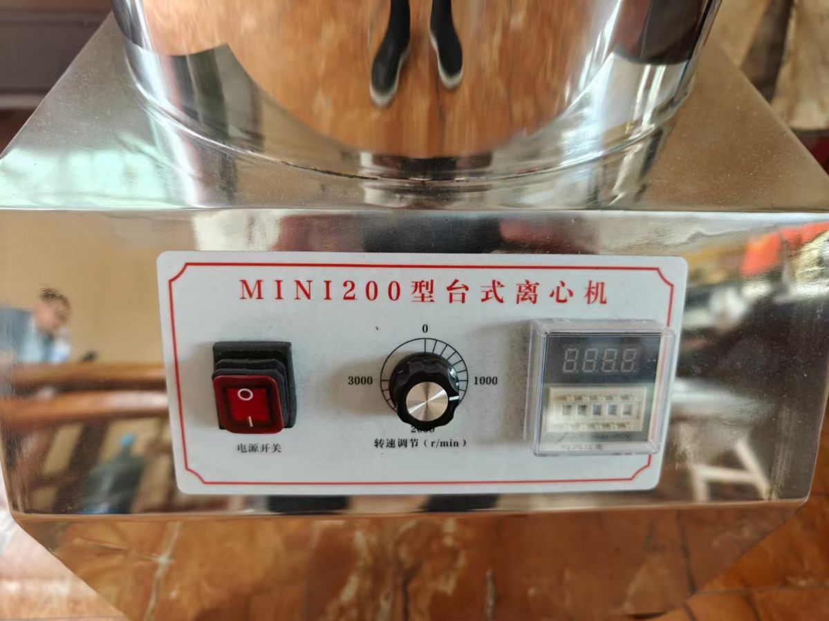 轉(zhuǎn)讓二手平板離心機(jī) 四臺(tái)1200型實(shí)驗(yàn)型平板臺(tái)式離心機(jī)