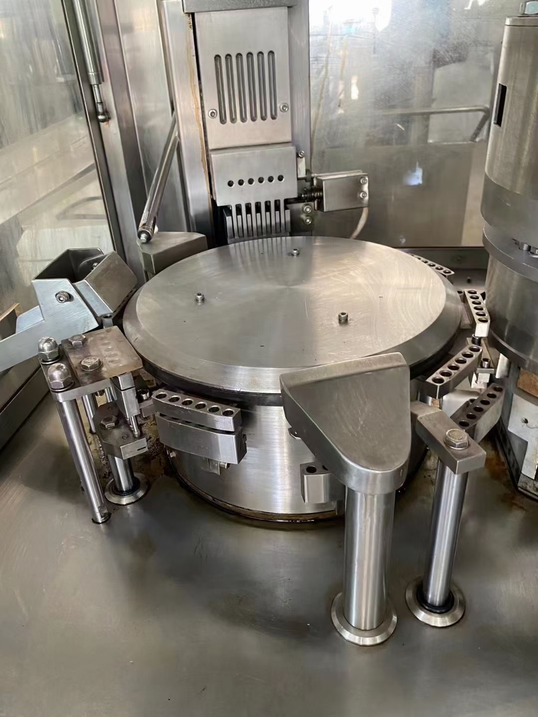 转让二手胶囊填充机 一台800型0号模具填充机