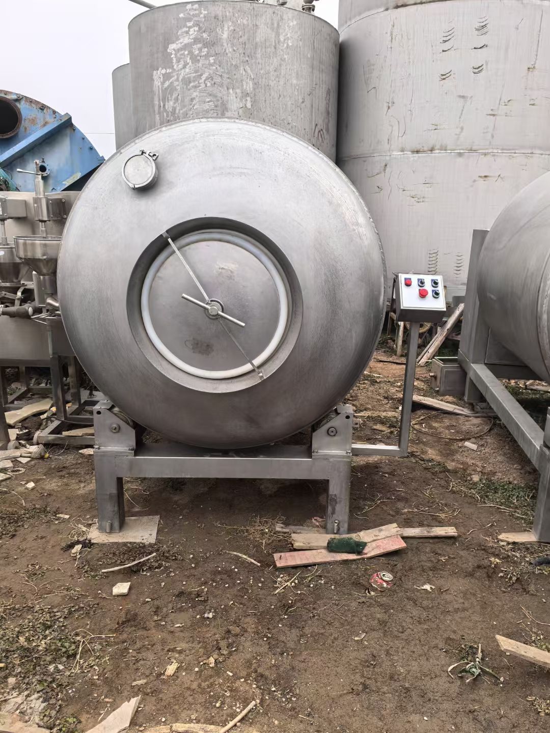 轉(zhuǎn)讓二手真空滾揉機(jī) 三臺(tái)容積2500L名泰產(chǎn)變頻真空滾揉機(jī)
