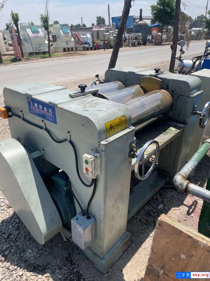 轉(zhuǎn)讓二手研磨機(jī) 一臺(tái)150型三輥研磨機(jī)