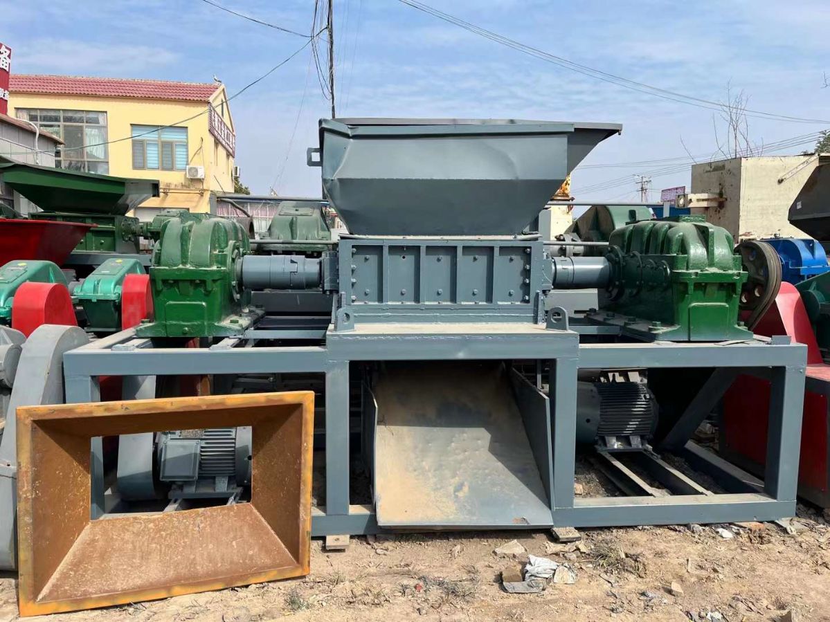 轉(zhuǎn)讓二手雙軸撕碎機(jī) 2臺(tái)1000型高效撕碎機(jī)