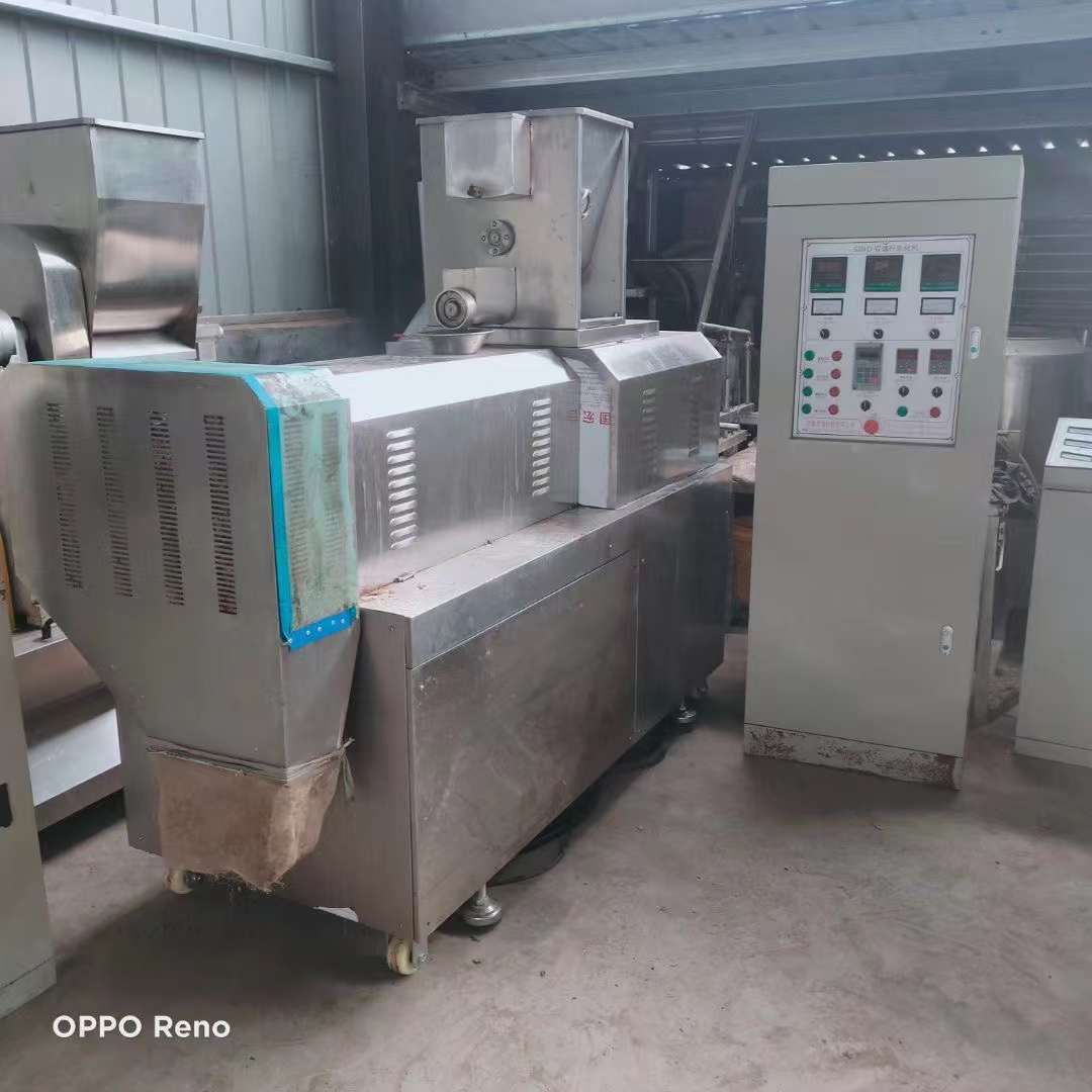 轉(zhuǎn)讓二手臥式膨化機(jī) 一臺(tái)70型雙螺桿高效膨化機(jī)