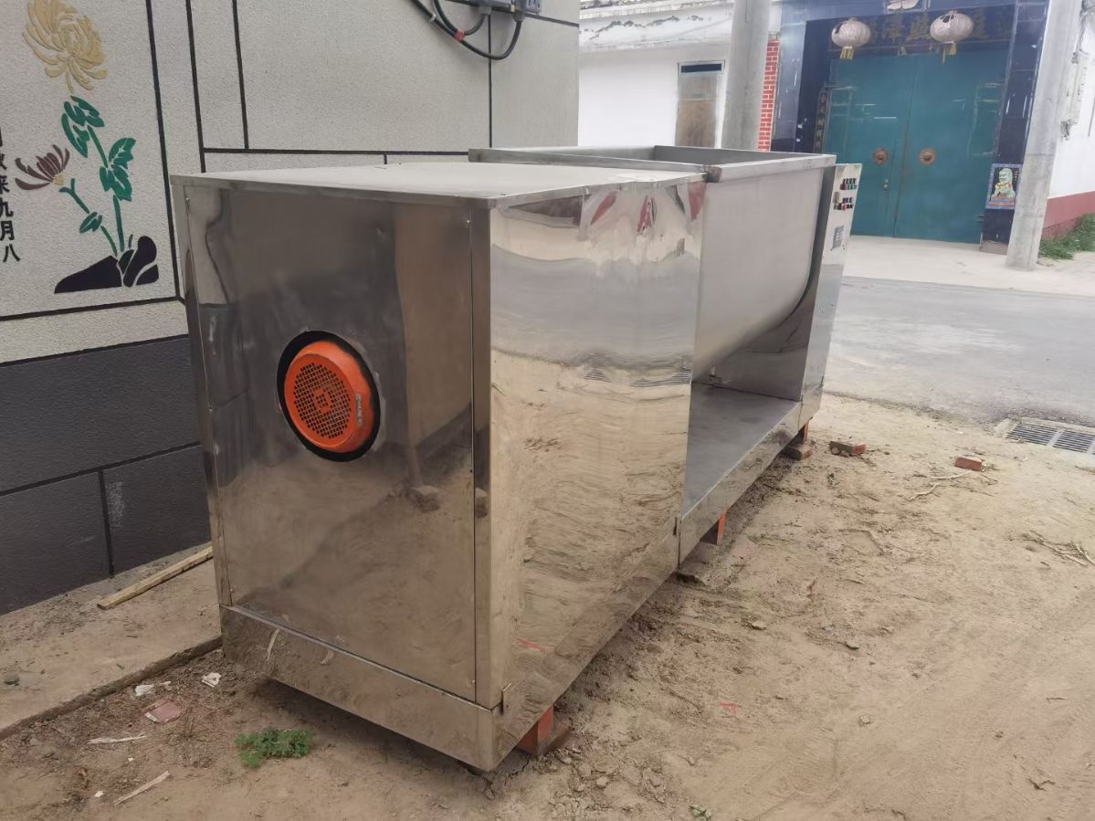 轉(zhuǎn)讓二手槽型混合機 一臺容積1000L大型臥式槽型混合機