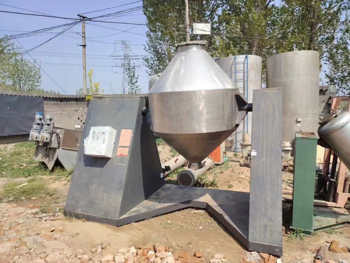 轉(zhuǎn)讓二手雙錐混合機 一臺容積2000L半不銹鋼雙錐式混合機