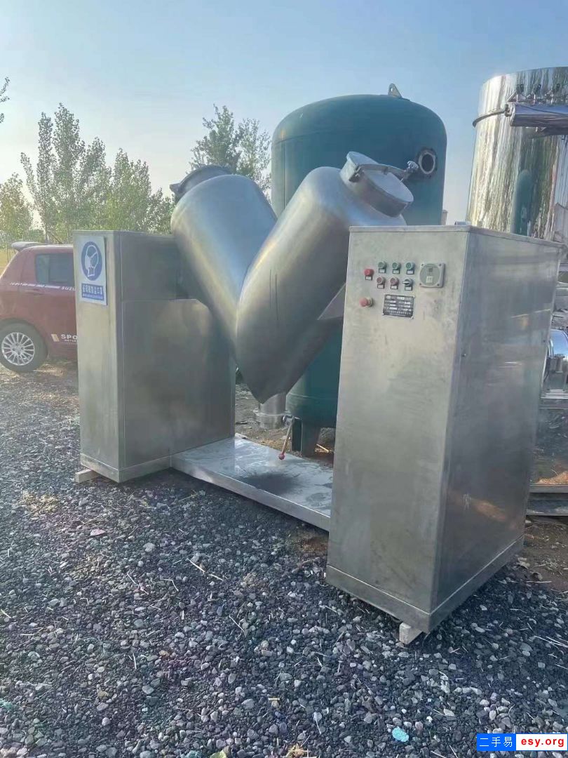 轉(zhuǎn)讓二手V型混合機 一臺500L帶攪拌V型
