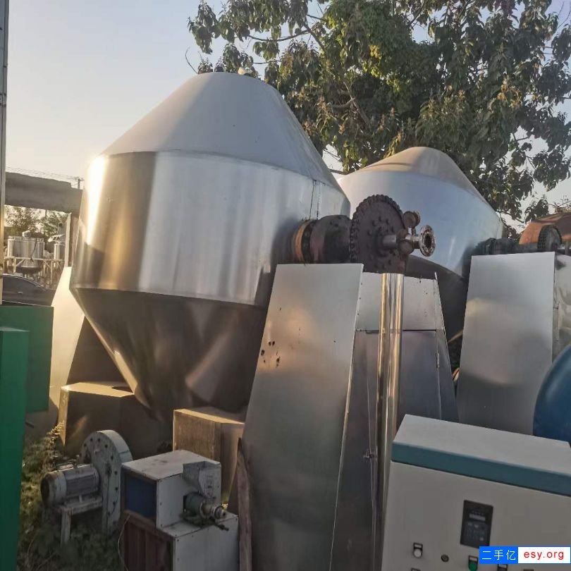 轉(zhuǎn)讓二手雙錐干燥機(jī) 兩臺(tái)5000L搪瓷雙錐干燥機(jī)
