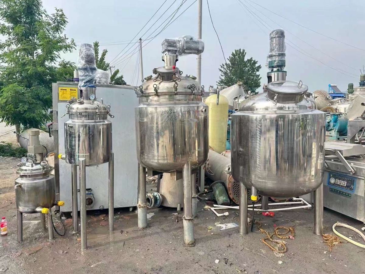 轉(zhuǎn)讓二手不銹鋼反應(yīng)釜 容積500L-800L電加熱內(nèi)外拋光反應(yīng)釜