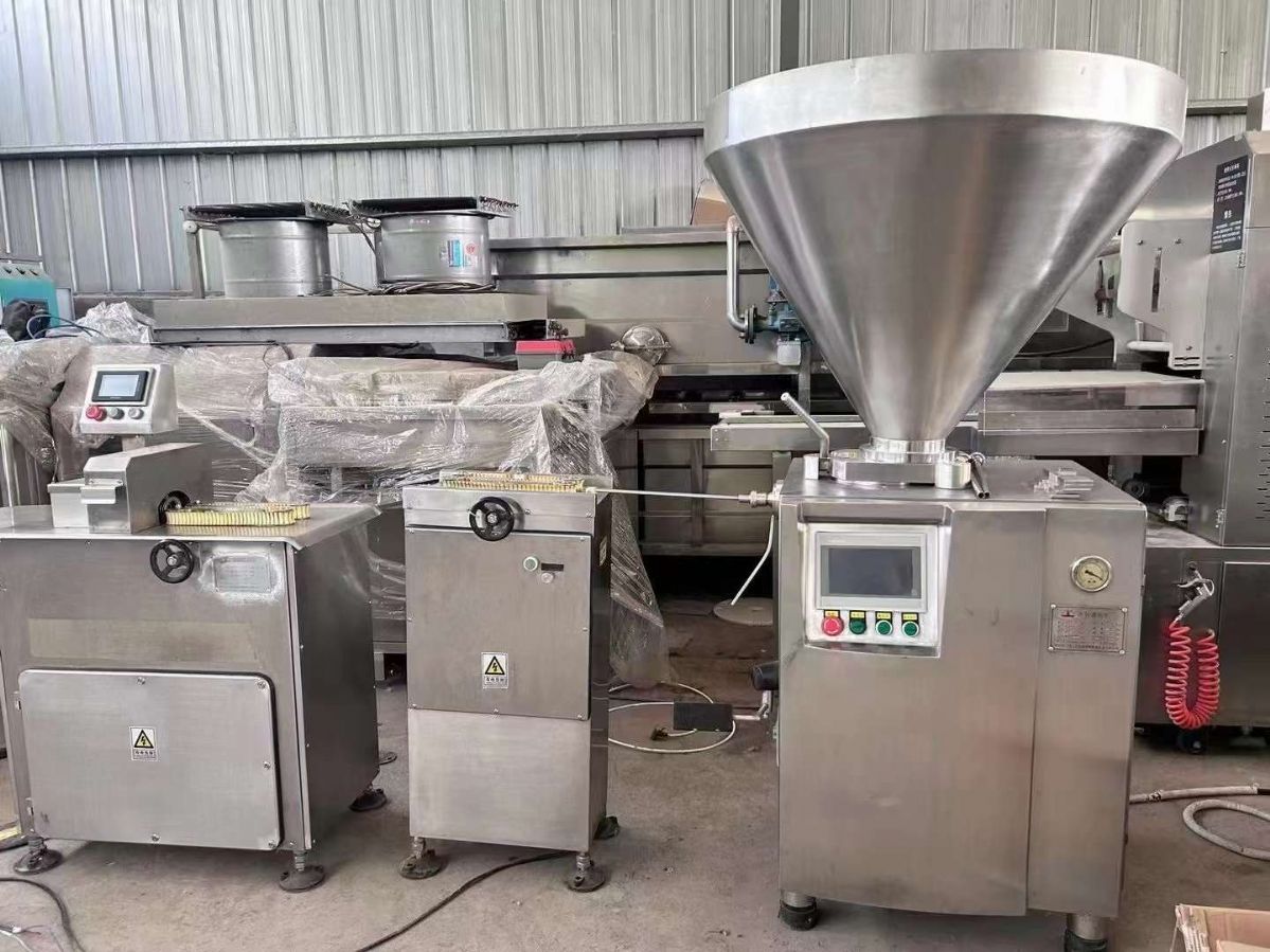 轉(zhuǎn)讓二手灌腸機(jī) 一套2500型液壓灌腸機(jī)帶香腸扎線機(jī)