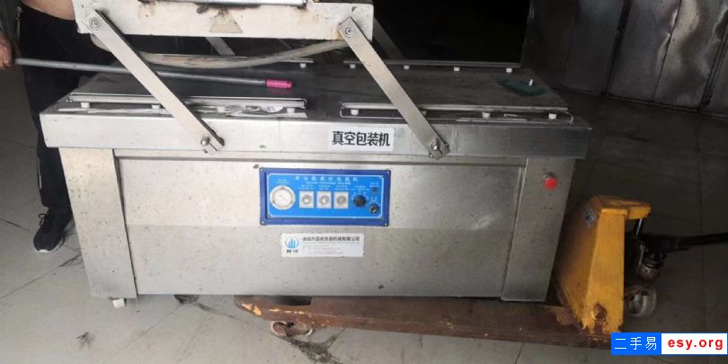 轉(zhuǎn)讓二手真空包裝機(jī) 兩臺(tái)700型雙室包裝機(jī) 配100真空泵