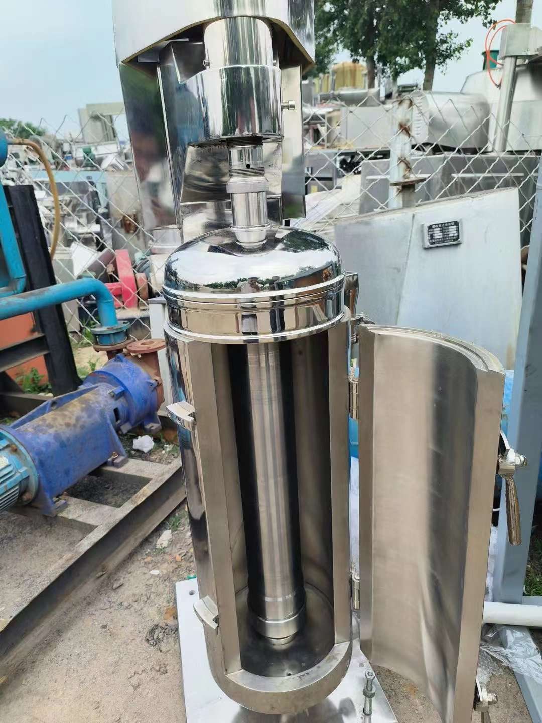 轉(zhuǎn)讓二手管式分離機(jī) 一臺105型高速管式分離機(jī)