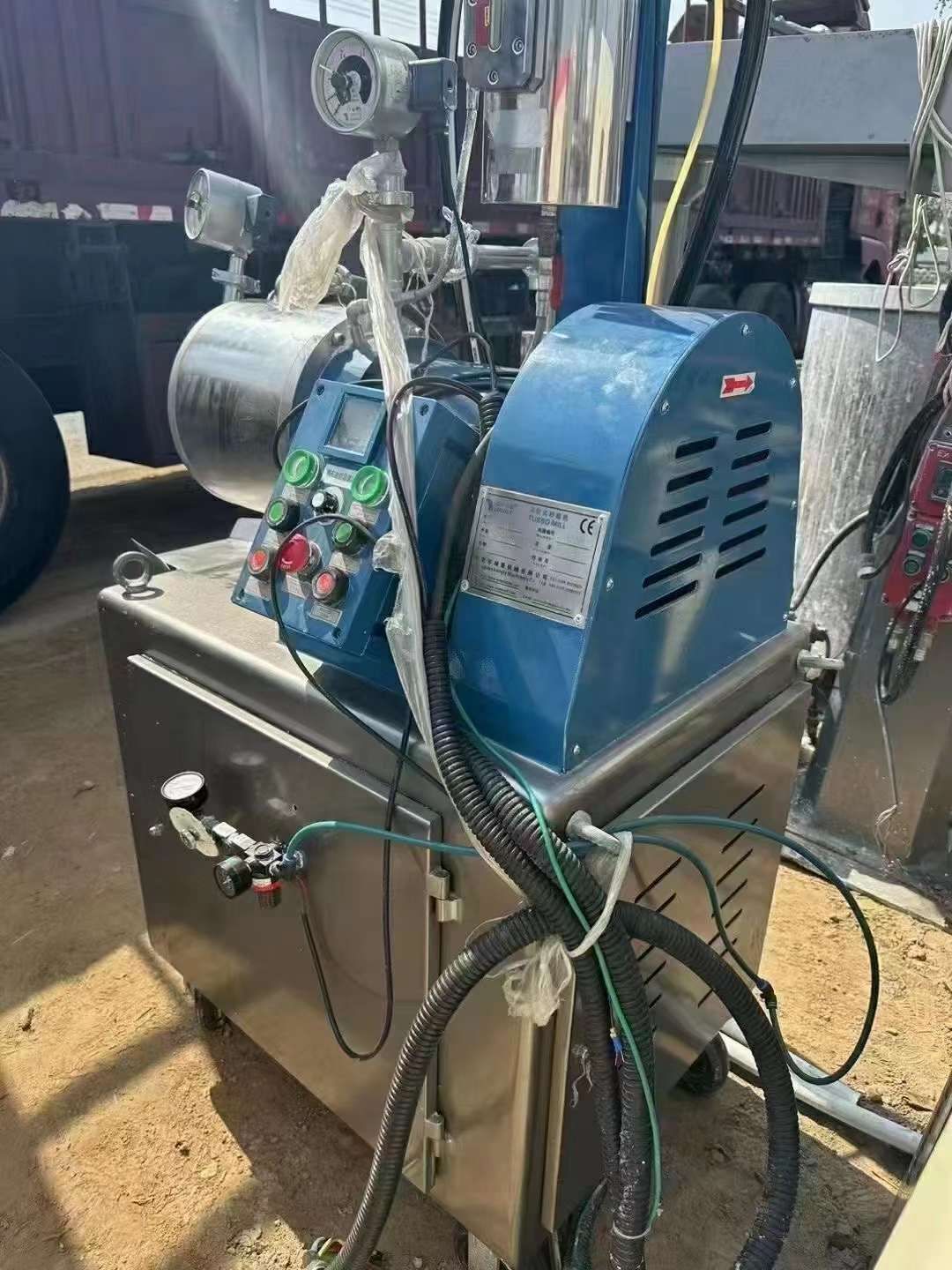 轉(zhuǎn)讓二手臥式砂磨機 一臺8L東莞瑯菱臥式陶瓷納米砂磨機
