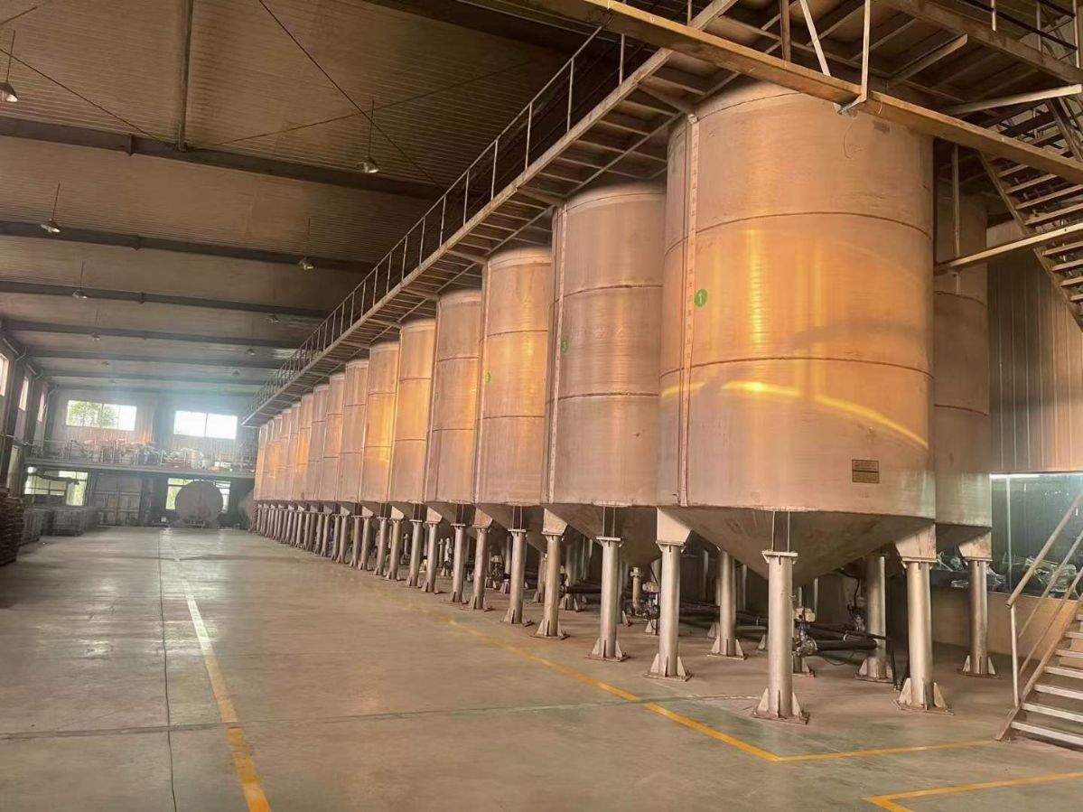 轉(zhuǎn)讓二手不銹鋼攪拌罐 30臺35立方厚度5mm立式攪拌罐