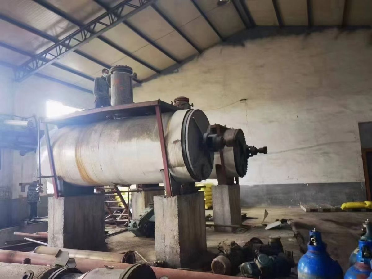 轉(zhuǎn)讓二手耙式干燥機 四臺容積5000L臥式真空耙式干燥機
