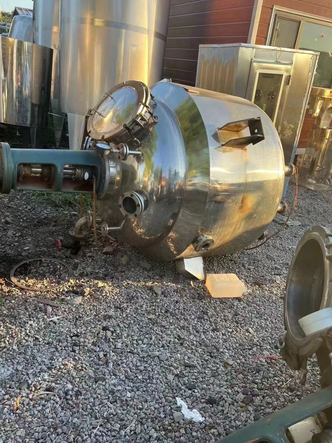 轉(zhuǎn)讓二手不銹鋼反應(yīng)釜 一臺容積1000L電加熱機械密封拋光不銹鋼反應(yīng)釜