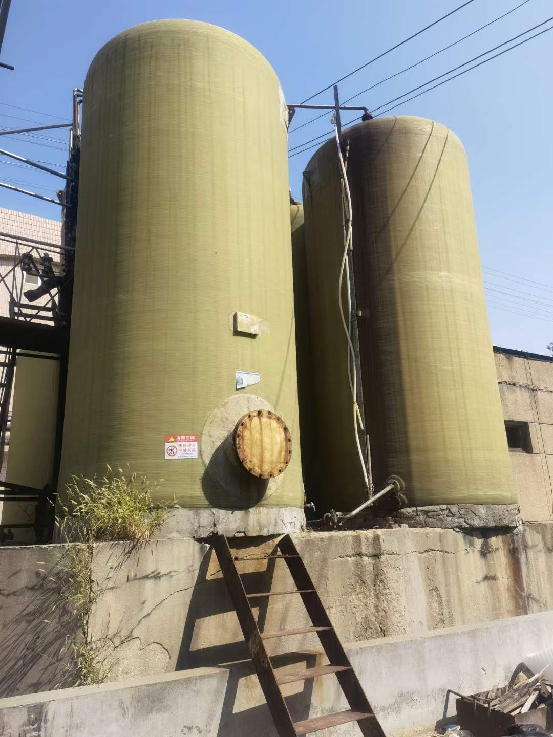 轉讓二手鹽酸儲罐 20臺30立方立式鹽酸玻璃鋼罐