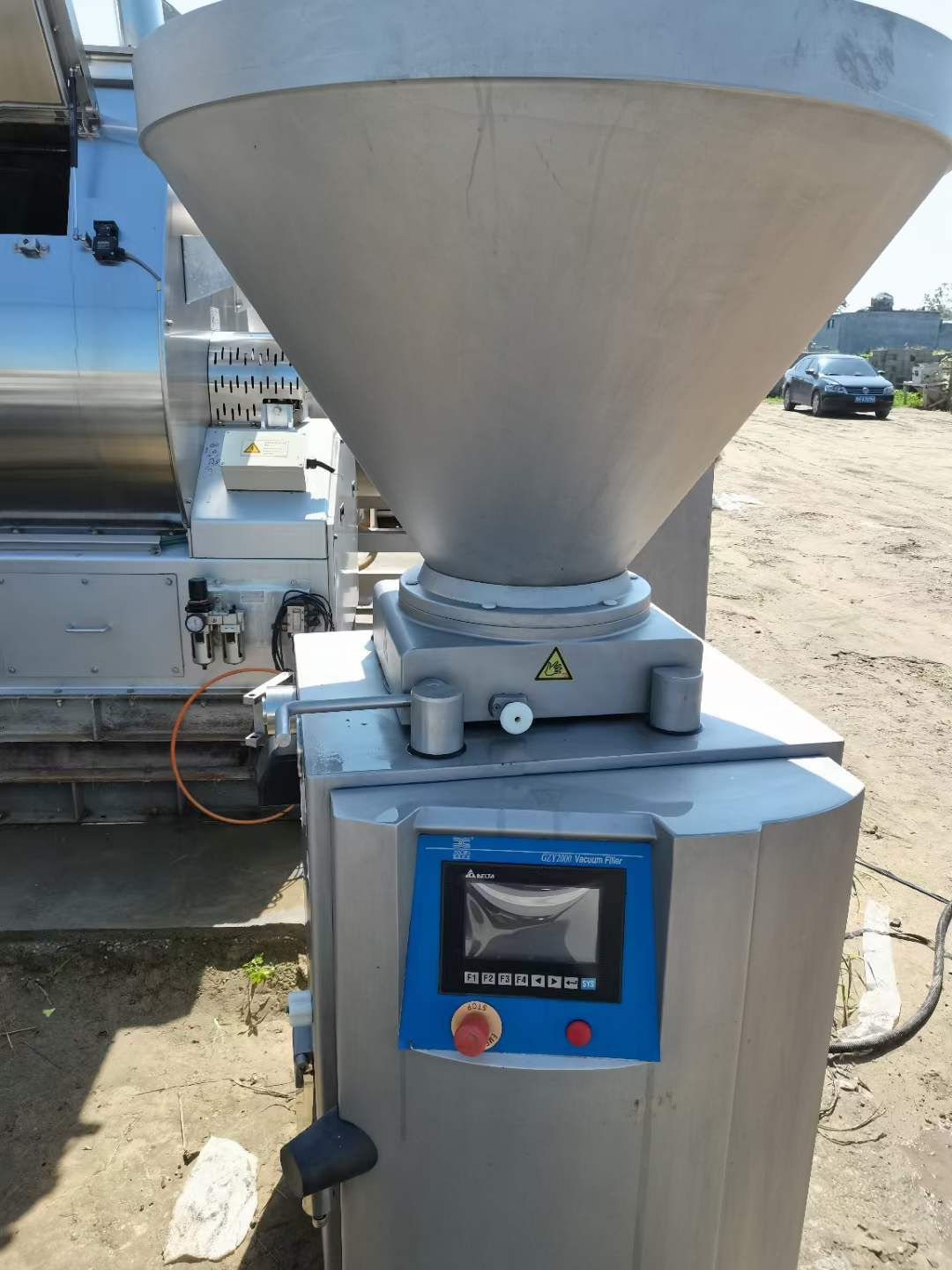 轉(zhuǎn)讓二手曉進灌腸機 一臺2000L曉進真空葉片灌腸機