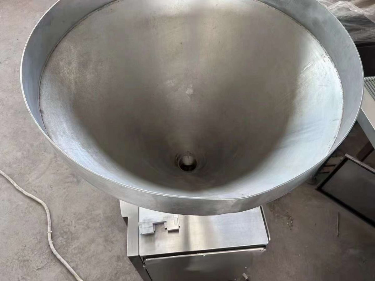 轉(zhuǎn)讓二手灌腸機(jī) 一套2500型液壓灌腸機(jī)帶香腸扎線機(jī)