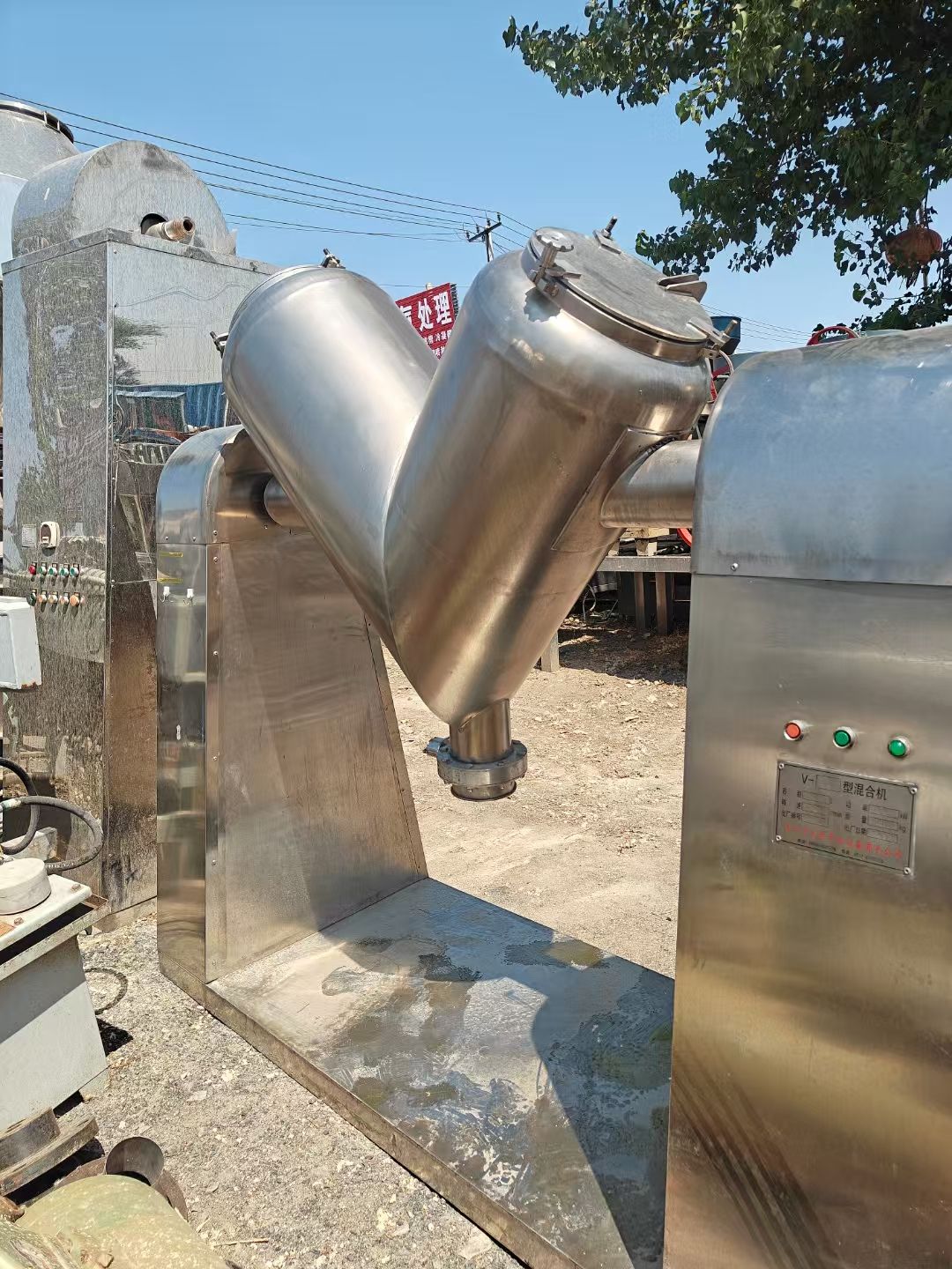 轉(zhuǎn)讓二手V型混合機 一臺容積300內(nèi)外拋光食品級V型混合機