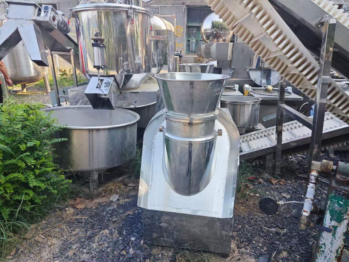 轉(zhuǎn)讓二手旋轉(zhuǎn)制粒機 兩臺300型11千瓦電機旋轉(zhuǎn)制粒機