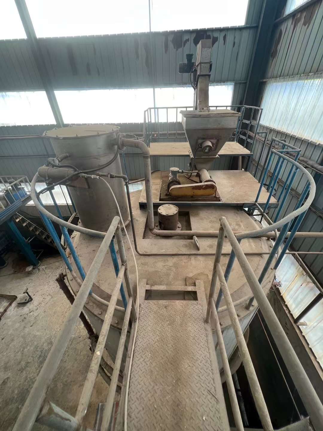 轉(zhuǎn)讓二手盤式干燥機(jī) 一臺52.3平方連續(xù)式盤式干燥機(jī)