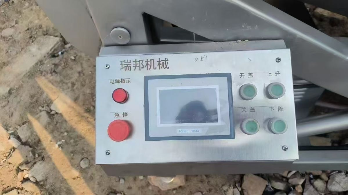轉(zhuǎn)讓二手液壓滾揉機(jī) 三臺(tái)容積1700升瑞邦產(chǎn)自動(dòng)液壓滾揉機(jī)
