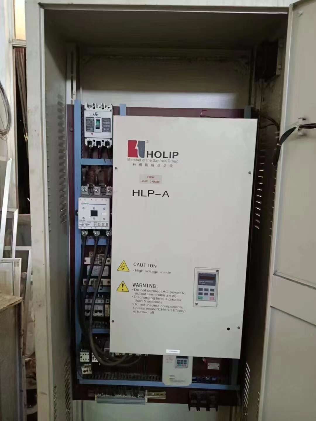 轉(zhuǎn)讓二手三輥研磨機(jī) 一臺(tái)400型帶增粘機(jī)液壓三輥研磨機(jī)