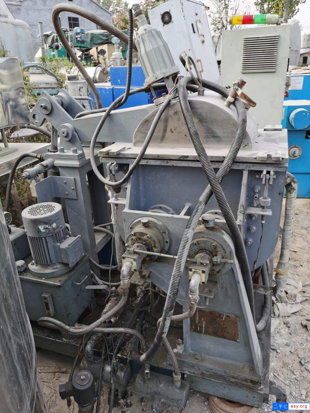 轉(zhuǎn)讓二手實(shí)驗(yàn)型捏合機(jī) 一臺30L電加熱真空翻缸捏合機(jī)