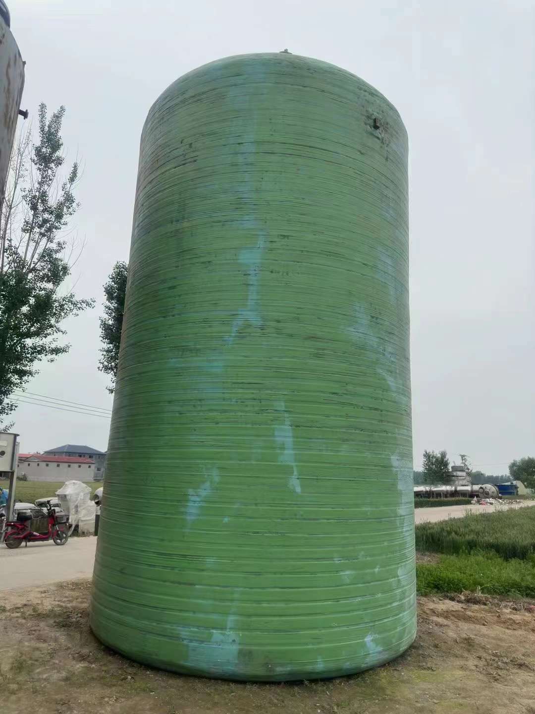 轉讓二手鹽酸儲罐 一臺80立方立式鹽酸玻璃鋼罐