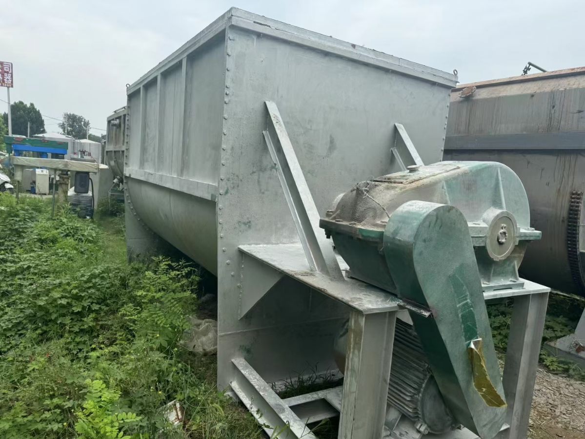 轉(zhuǎn)讓二手螺帶混合機 一臺容積18立方內(nèi)304材質(zhì)臥式螺帶混合機