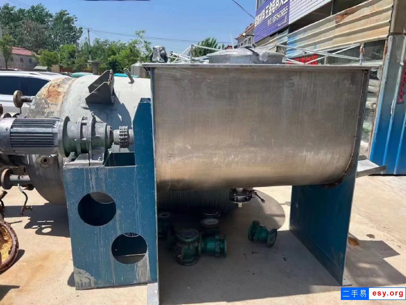 二手螺帶混合機(jī) 500升一臺(tái) 1000升兩臺(tái) 防爆電機(jī)