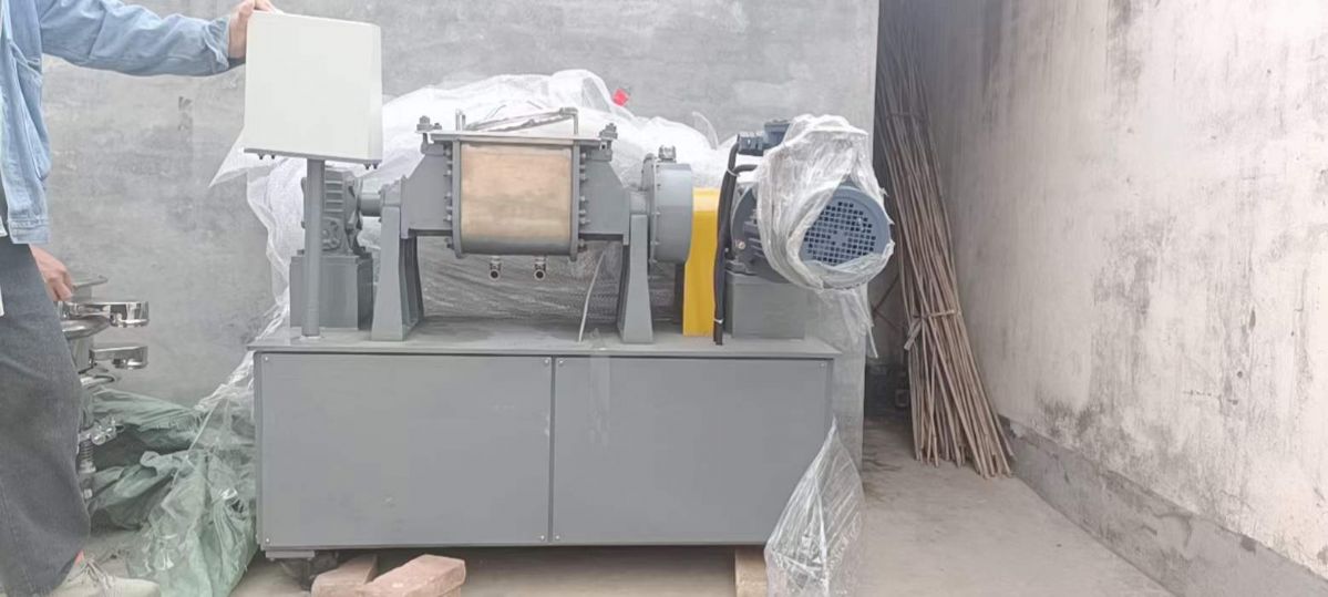 轉(zhuǎn)讓二手真空捏合機(jī) 一臺實驗型10L南通福斯特真空捏合機(jī)