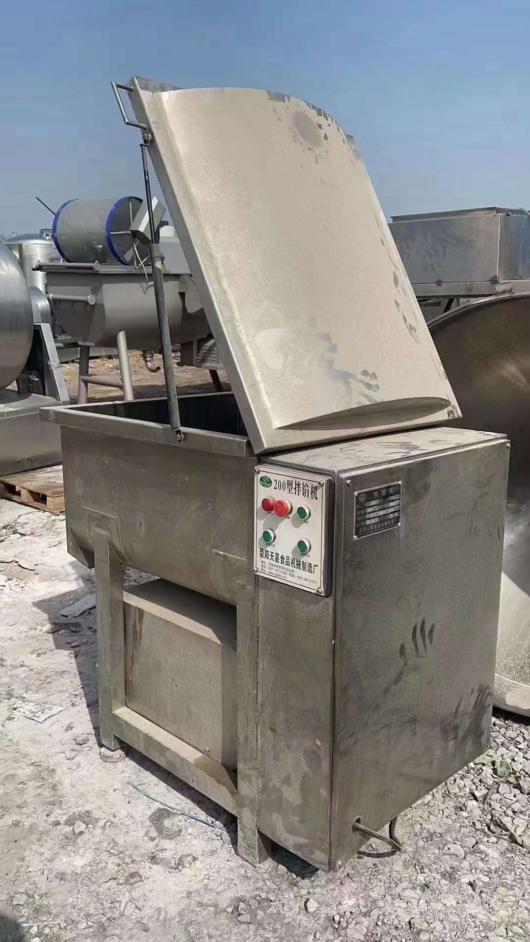 轉(zhuǎn)讓二手臥式拌餡機(jī) 一臺(tái)200型雙軸拌餡機(jī)