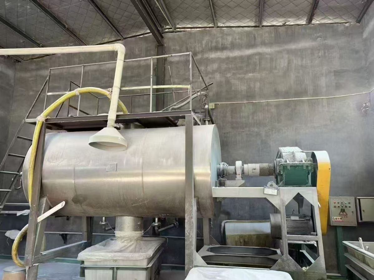 轉(zhuǎn)讓二手耙式干燥機(jī) 一臺容積5000L全不銹鋼真空耙式干燥機(jī)