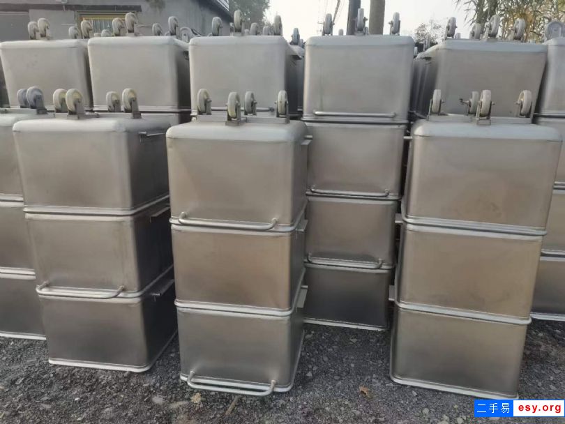 二手不銹鋼料車(chē) 200L噴砂食品級(jí)掛耳料車(chē)