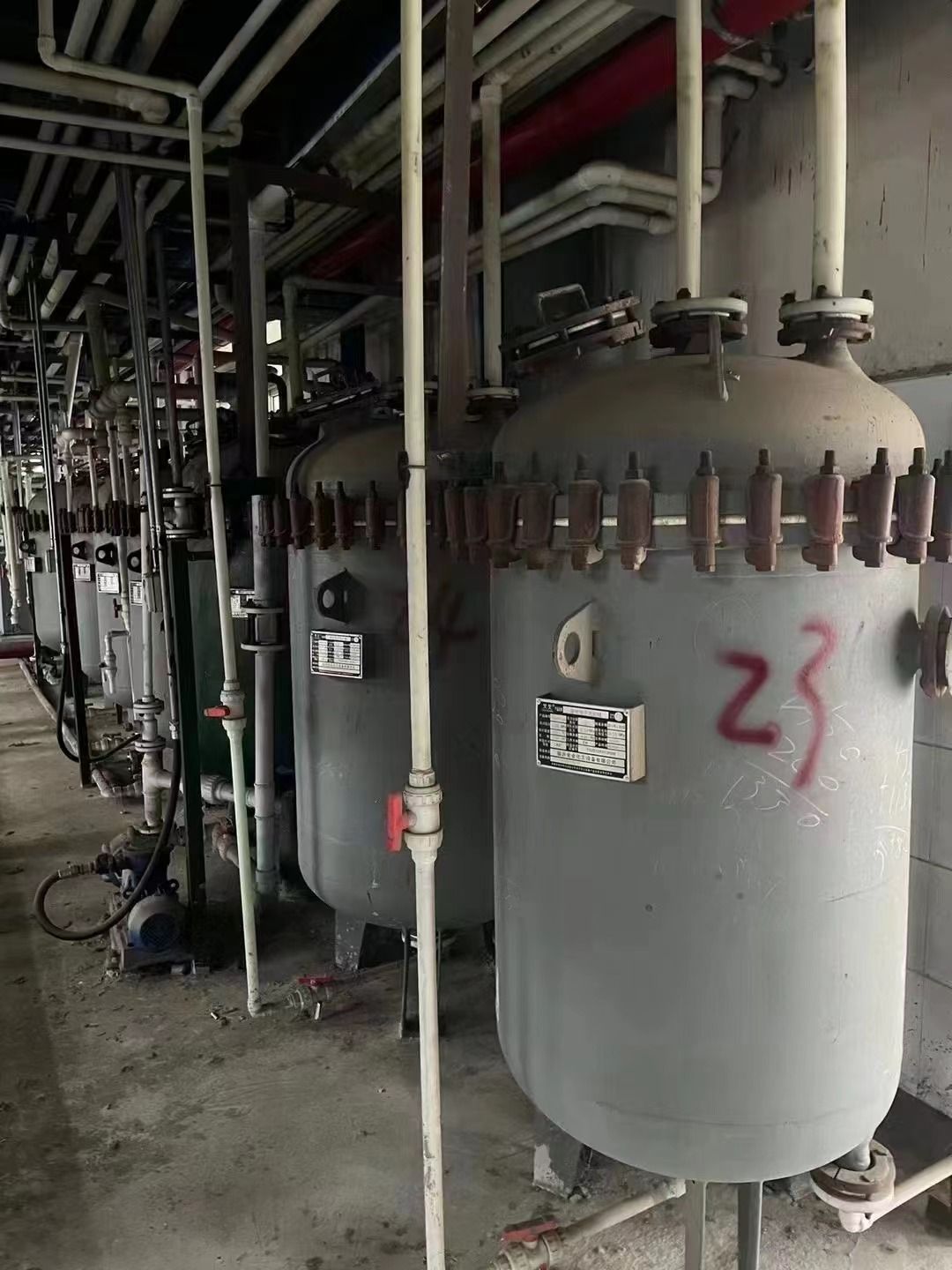 轉(zhuǎn)讓二手搪瓷儲罐 60臺容積600L立式搪瓷儲罐