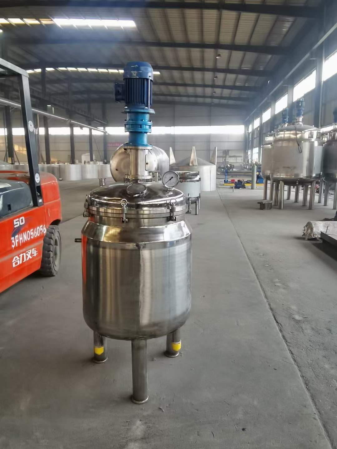 轉(zhuǎn)讓二手不銹鋼攪拌罐 20臺200L外拋光電加熱攪拌罐