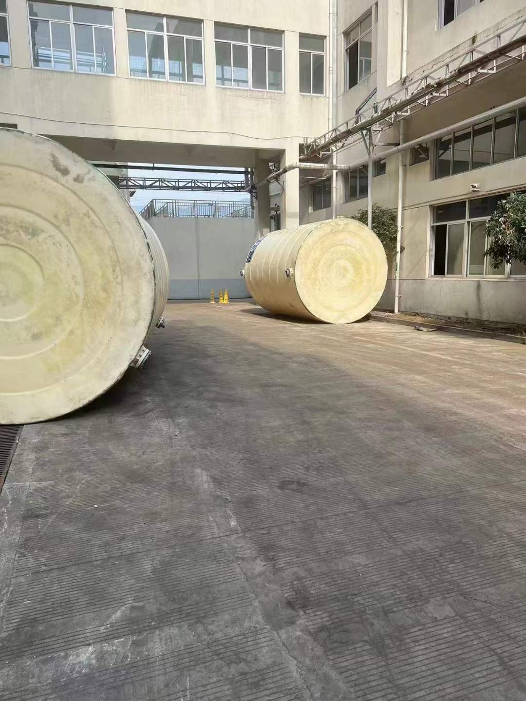 轉(zhuǎn)讓二手立式塑料罐 容積20立方-30立方PE材質(zhì)塑料罐