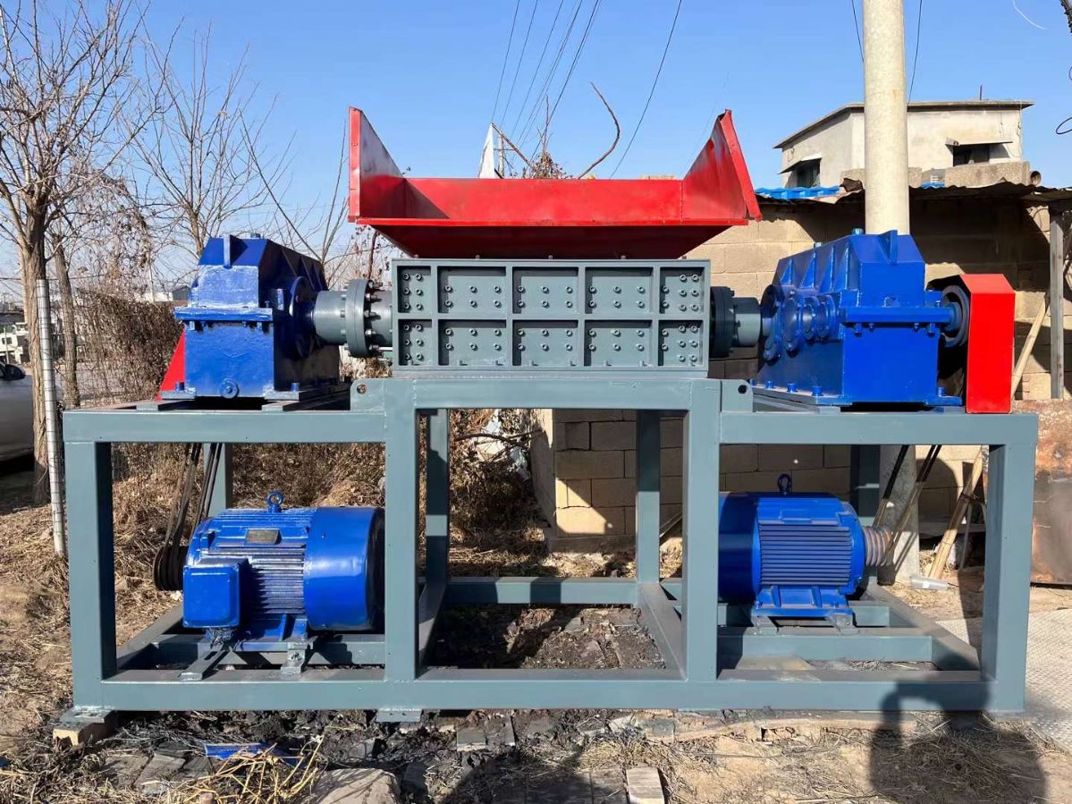 轉(zhuǎn)讓二手雙軸撕碎機(jī) 2臺(tái)1000型高效撕碎機(jī)