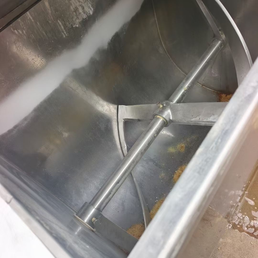 轉(zhuǎn)讓二手槽型混合機(jī) 一臺(tái)容積600L全不銹鋼臥式槽型混合機(jī)