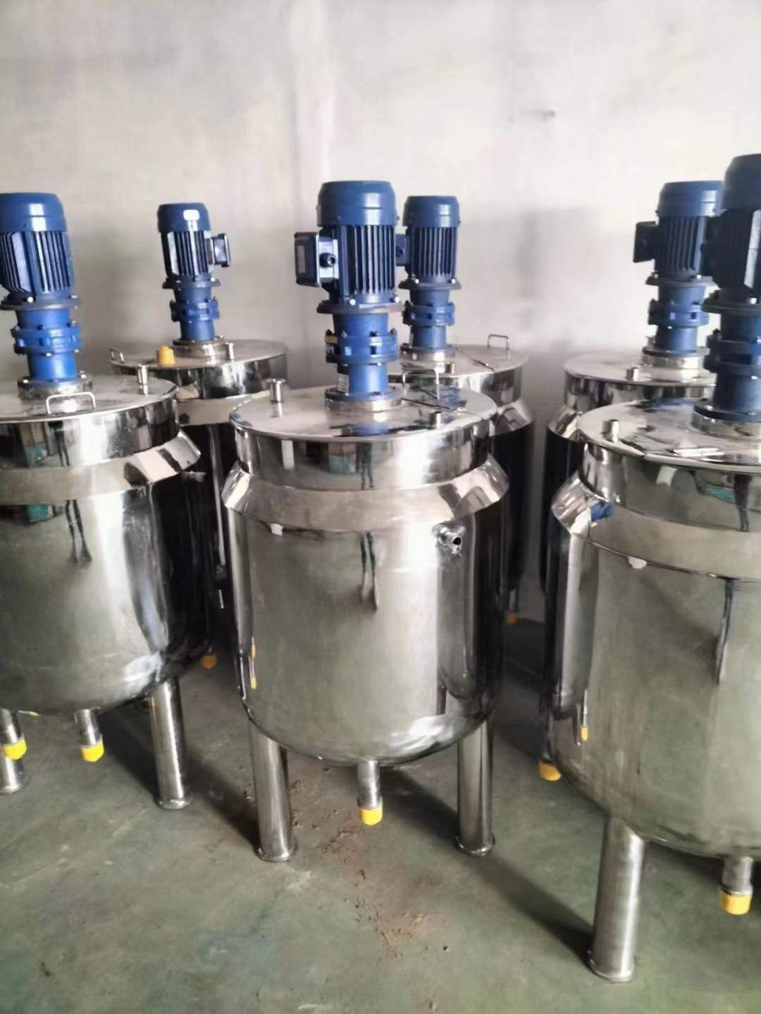 轉(zhuǎn)讓二手不銹鋼攪拌罐 10臺(tái)容積200L電加熱雙層平口攪拌罐