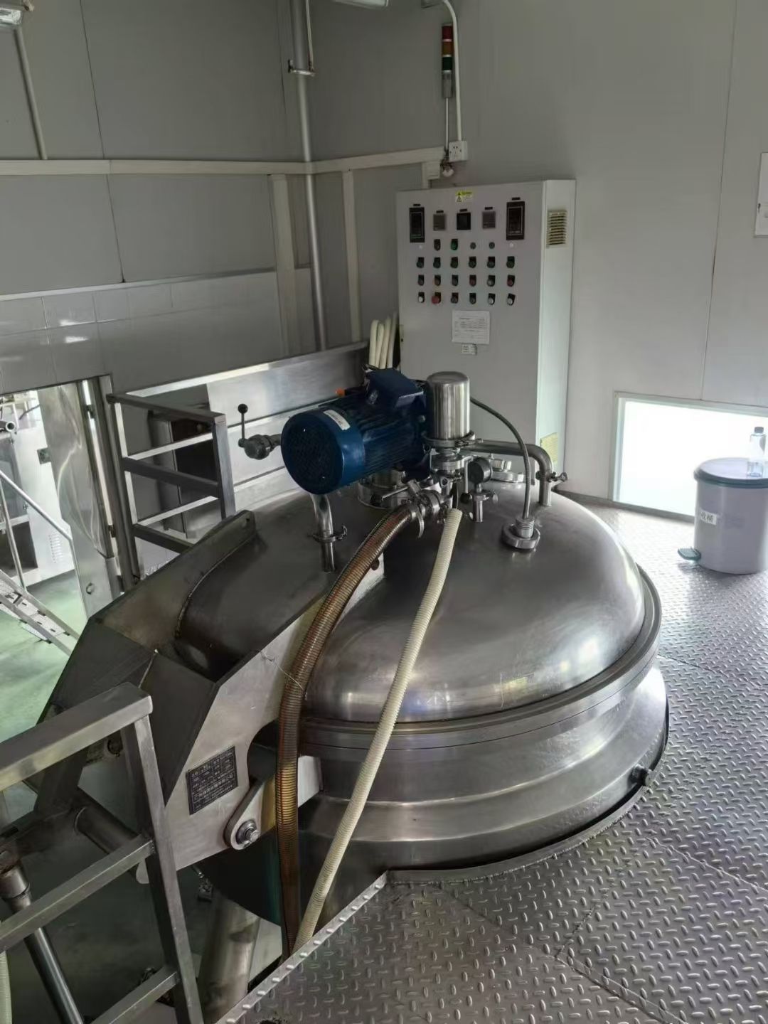 轉(zhuǎn)讓二手真空乳化機(jī) 一套容積1000L帶乳化泵轉(zhuǎn)子泵真空乳化機(jī)