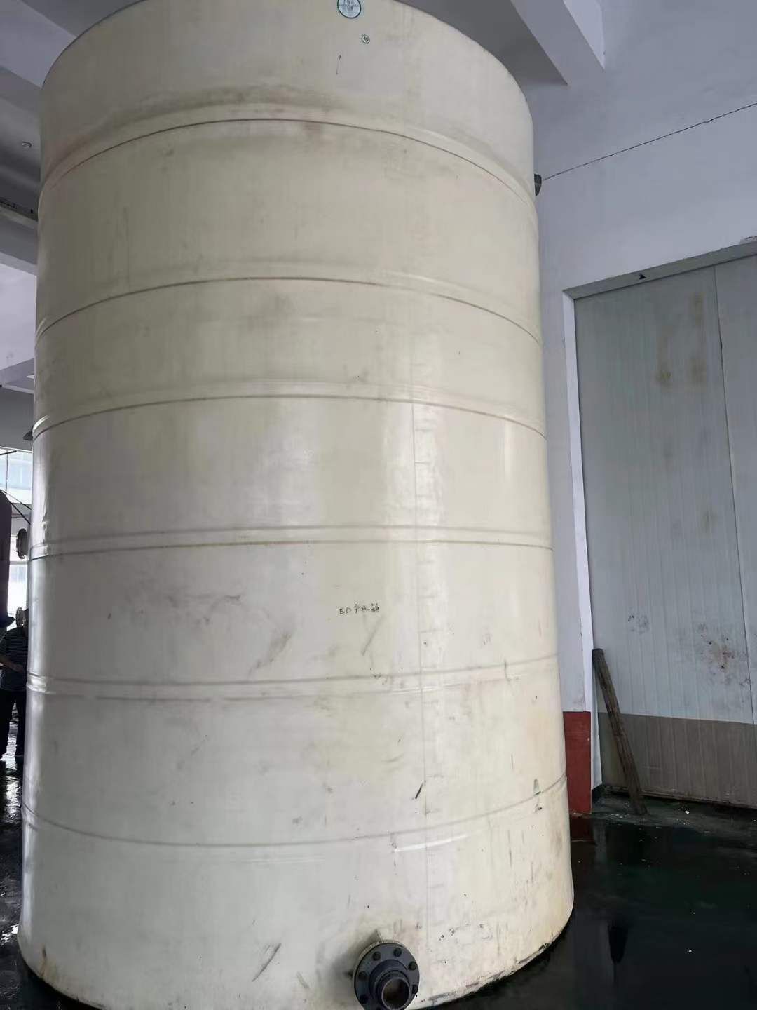 轉(zhuǎn)讓二手立式塑料罐 容積20立方-30立方PE材質(zhì)塑料罐
